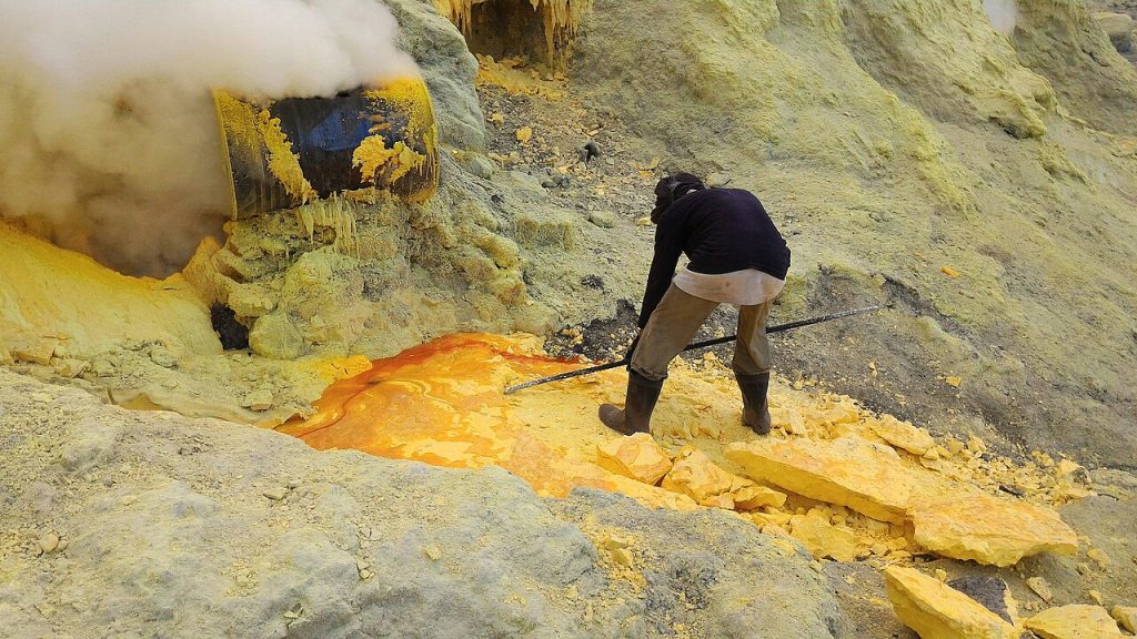 Extracción de azufre de un yacimiento. Riesgo químico en la minería. 